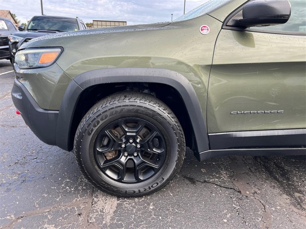 used 2019 Jeep Cherokee car, priced at $15,348