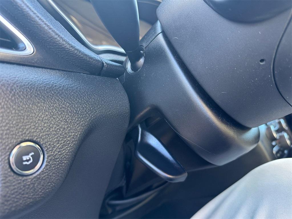 used 2019 Jeep Cherokee car, priced at $15,348