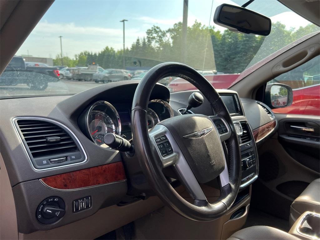 used 2012 Chrysler Town & Country car