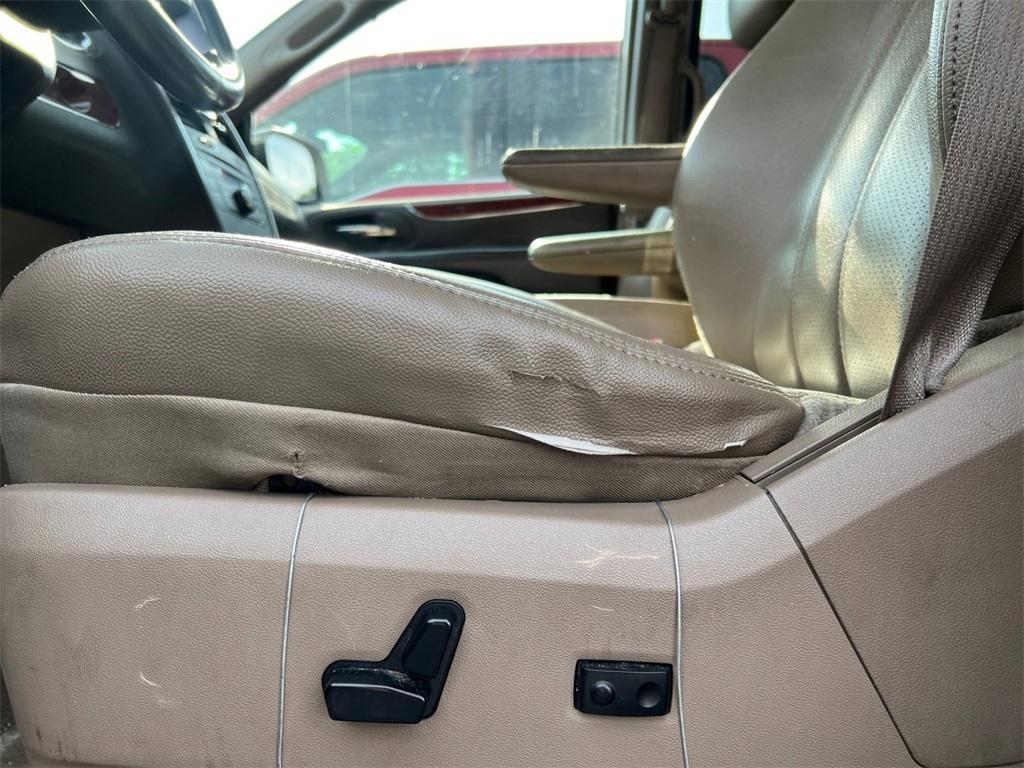 used 2012 Chrysler Town & Country car
