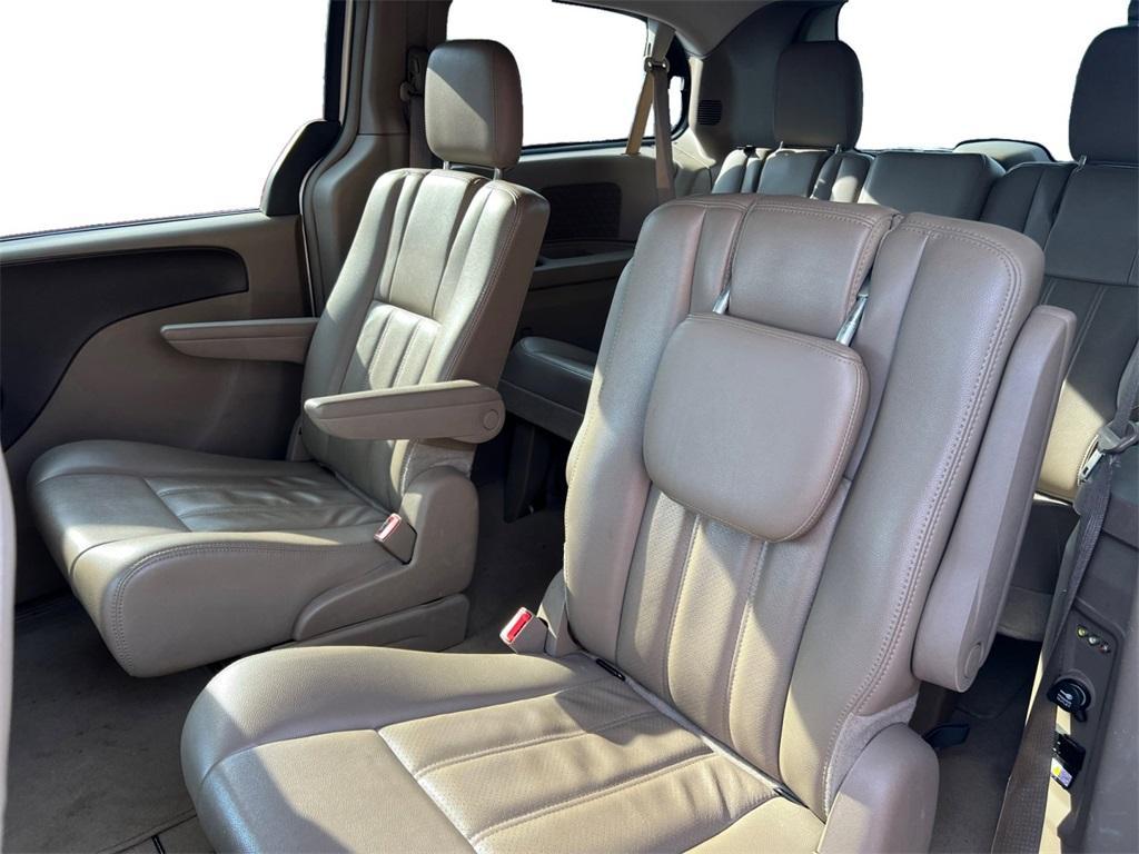 used 2012 Chrysler Town & Country car