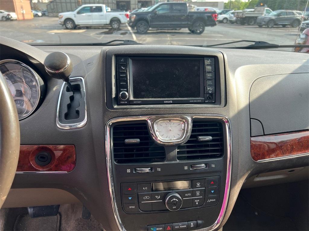 used 2012 Chrysler Town & Country car