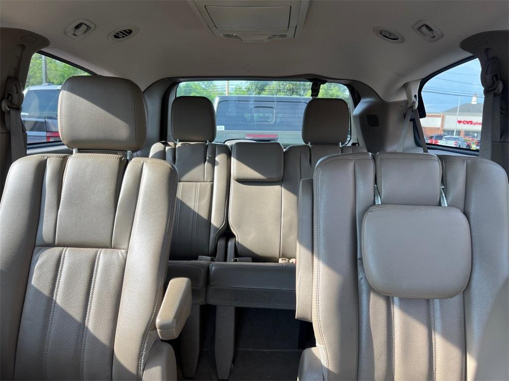 used 2012 Chrysler Town & Country car