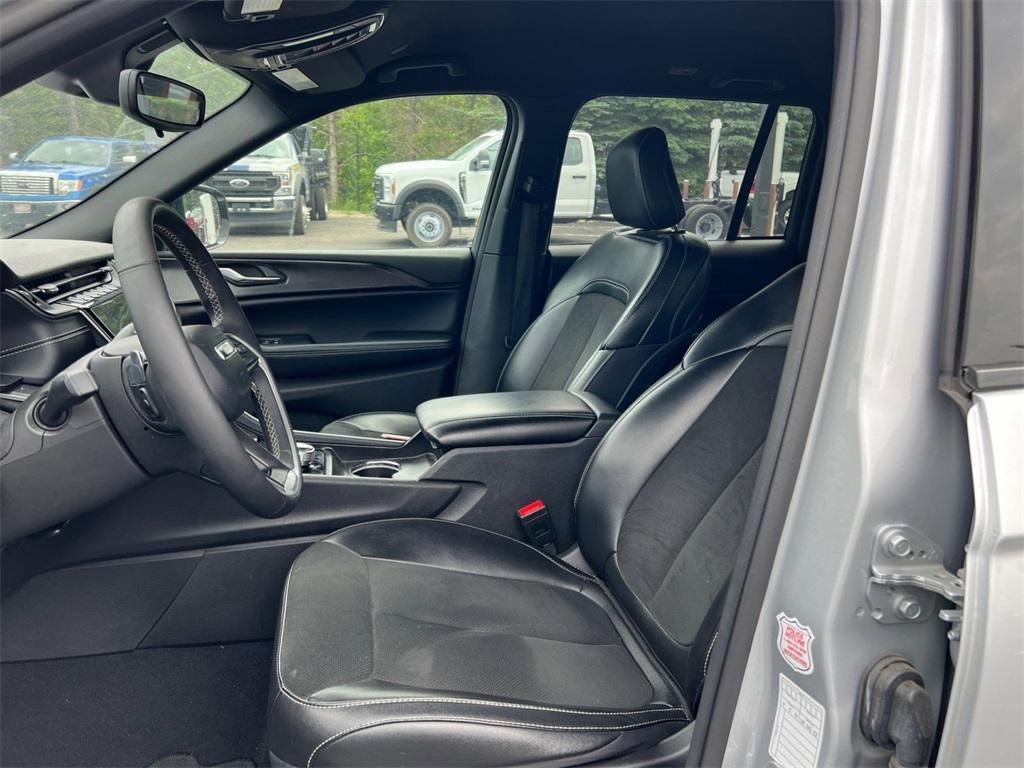 used 2024 Jeep Grand Cherokee car