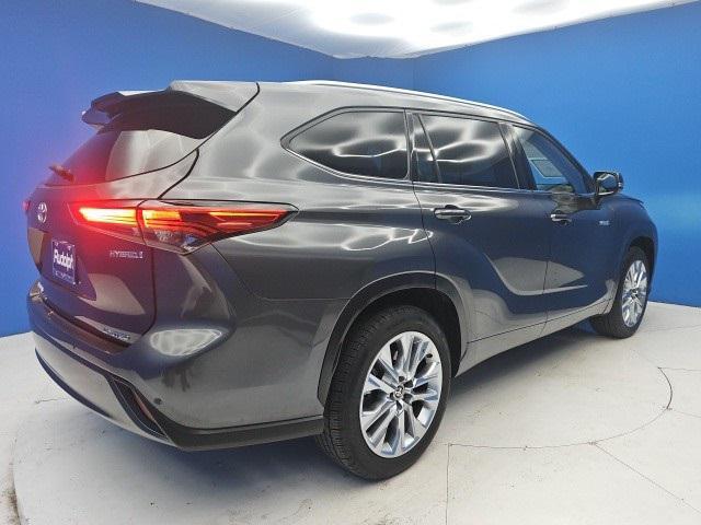 used 2021 Toyota Highlander Hybrid car, priced at $32,895