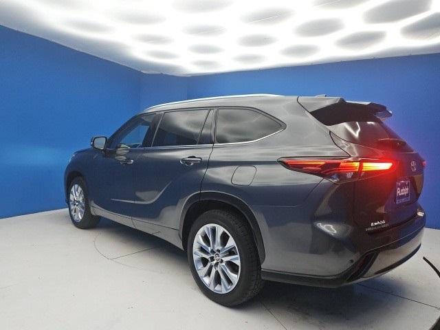 used 2021 Toyota Highlander Hybrid car, priced at $32,895