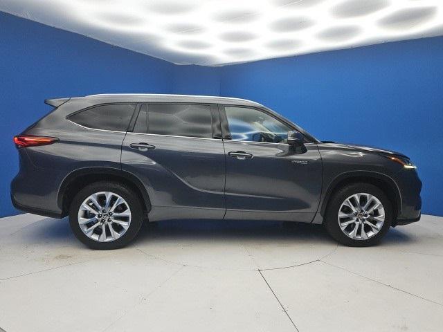 used 2021 Toyota Highlander Hybrid car, priced at $32,895