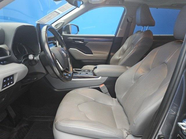 used 2021 Toyota Highlander Hybrid car, priced at $32,895