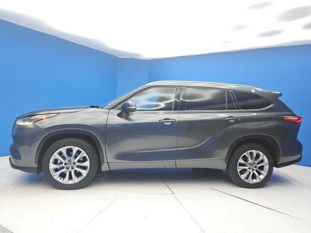 used 2021 Toyota Highlander Hybrid car, priced at $32,895