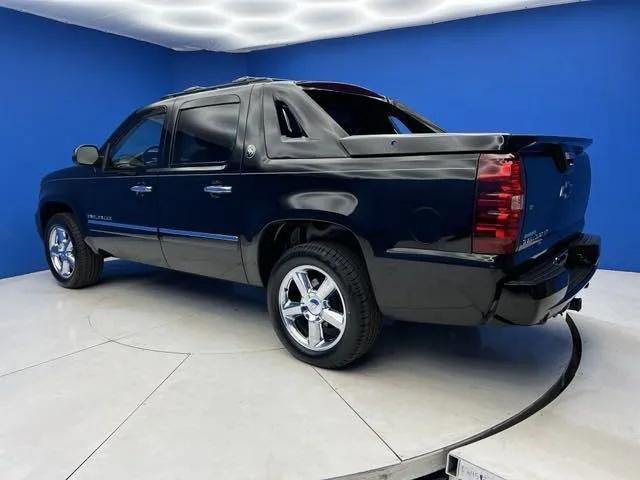 used 2013 Chevrolet Avalanche car, priced at $34,895