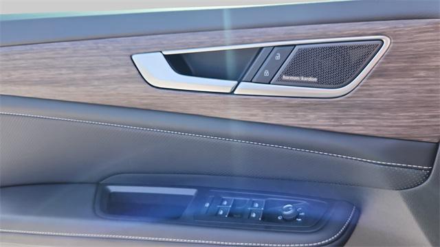 new 2025 Volkswagen Atlas car, priced at $46,878