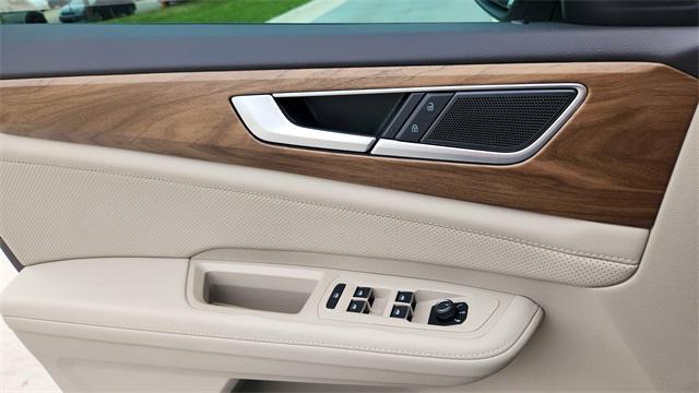 new 2025 Volkswagen Atlas car, priced at $41,382