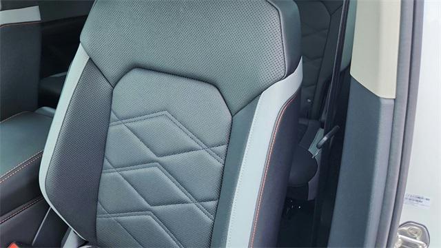 new 2025 Volkswagen Atlas car, priced at $44,675