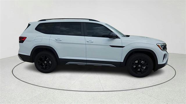 new 2025 Volkswagen Atlas car, priced at $44,675