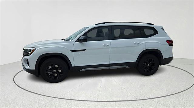 new 2025 Volkswagen Atlas car, priced at $44,675