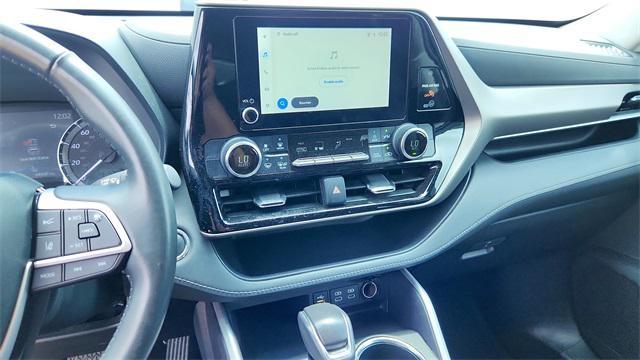 used 2023 Toyota Highlander car, priced at $32,884
