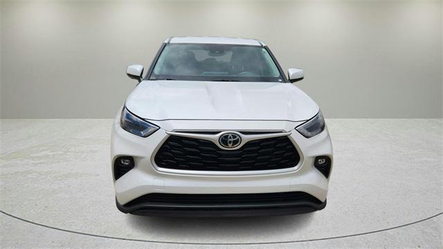 used 2023 Toyota Highlander car, priced at $32,884