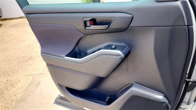 used 2023 Toyota Highlander car, priced at $32,884