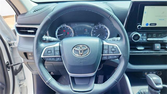 used 2023 Toyota Highlander car, priced at $32,884