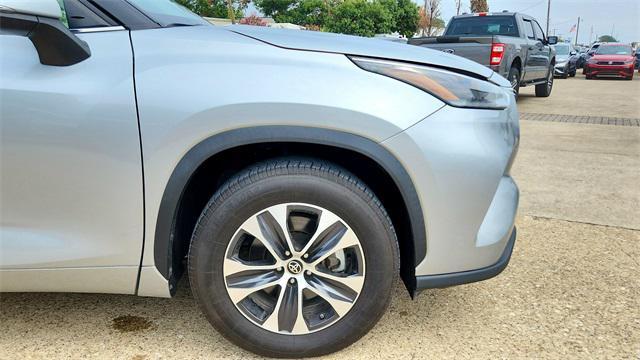 used 2021 Toyota Highlander car, priced at $28,888