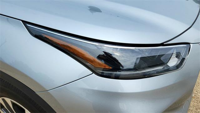 used 2021 Toyota Highlander car, priced at $28,888