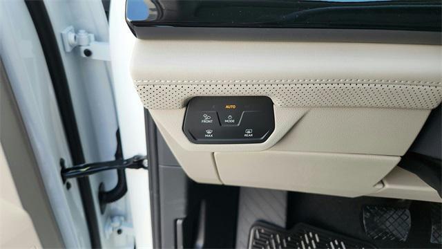 new 2026 Volkswagen Atlas car, priced at $47,681