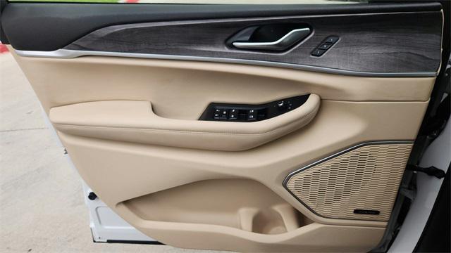 used 2022 Jeep Grand Cherokee car, priced at $33,500