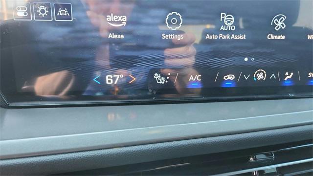 used 2024 Chevrolet Traverse car, priced at $37,998