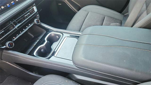 used 2024 Chevrolet Traverse car, priced at $37,998