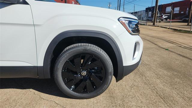 new 2025 Volkswagen Atlas car, priced at $43,222