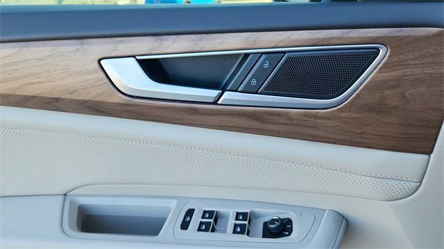 new 2025 Volkswagen Atlas car, priced at $39,697