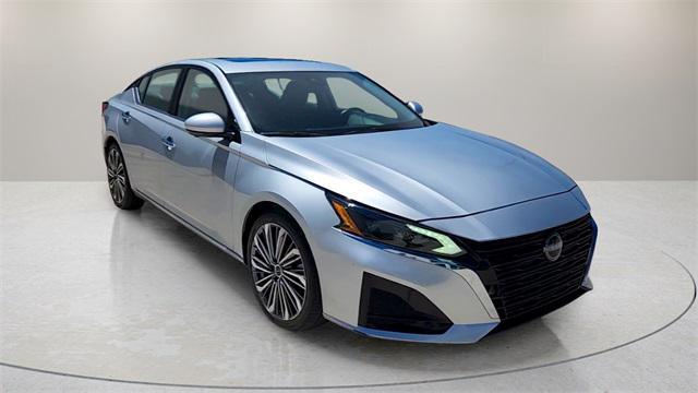 used 2023 Nissan Altima car, priced at $24,305