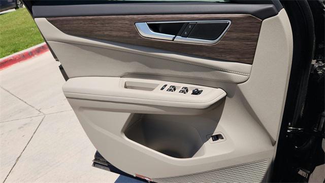 new 2025 Volkswagen Atlas car, priced at $48,670