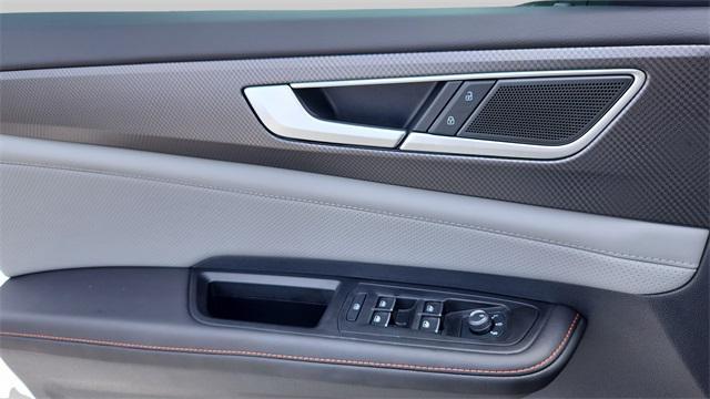 new 2025 Volkswagen Atlas car, priced at $44,675
