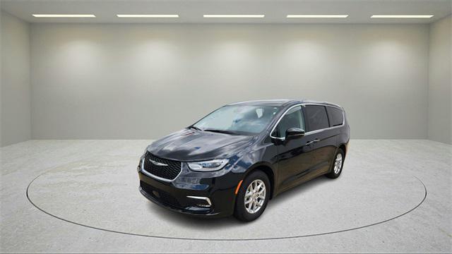 used 2023 Chrysler Pacifica car, priced at $22,400