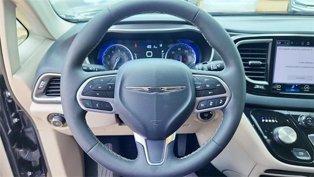 used 2023 Chrysler Pacifica car, priced at $25,038