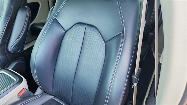 used 2023 Chrysler Pacifica car, priced at $25,038