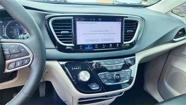 used 2023 Chrysler Pacifica car, priced at $25,038