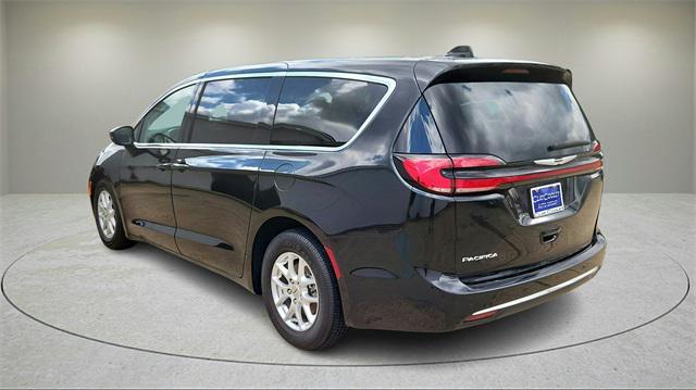 used 2023 Chrysler Pacifica car, priced at $25,038