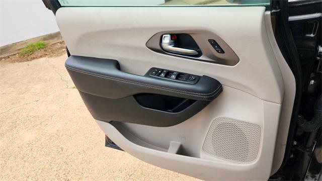 used 2023 Chrysler Pacifica car, priced at $25,038