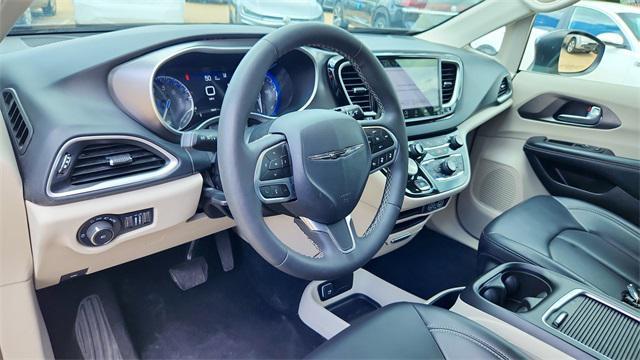 used 2023 Chrysler Pacifica car, priced at $25,038