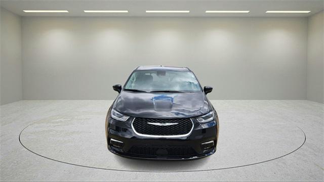 used 2023 Chrysler Pacifica car, priced at $22,400