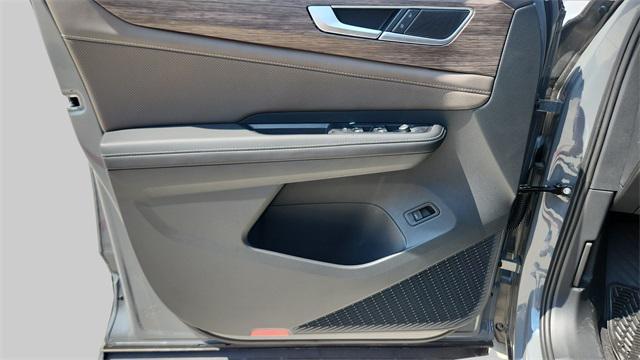 new 2025 Volkswagen Atlas car, priced at $46,009
