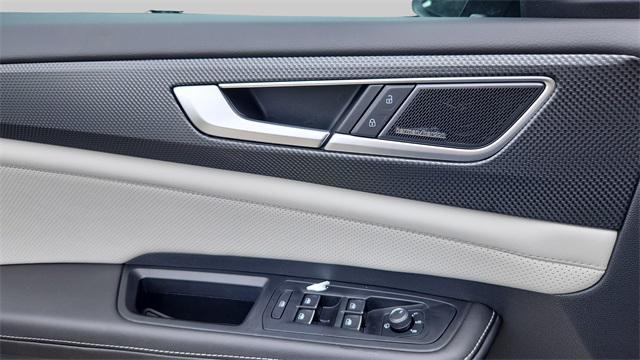 new 2025 Volkswagen Atlas Cross Sport car, priced at $50,435