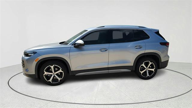 new 2025 Volkswagen Tiguan car, priced at $31,682