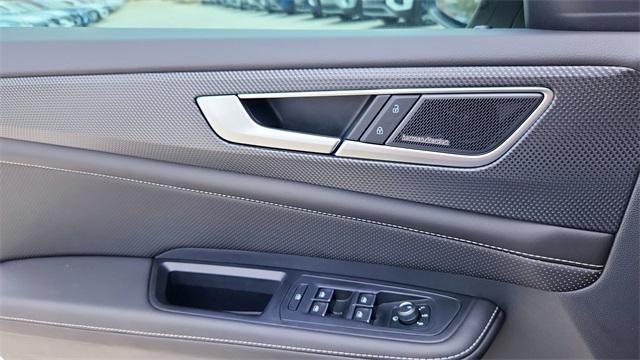 new 2025 Volkswagen Atlas Cross Sport car, priced at $50,935