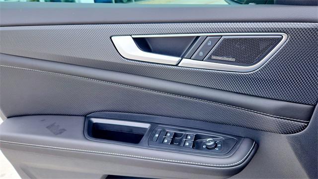 new 2025 Volkswagen Atlas Cross Sport car, priced at $50,935