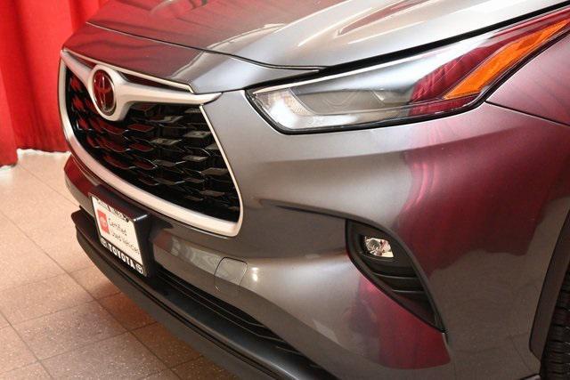 used 2024 Toyota Highlander car, priced at $38,177