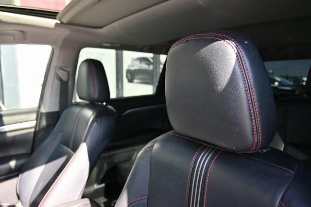 used 2019 Toyota Highlander car, priced at $29,282
