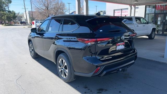 new 2024 Toyota Highlander car, priced at $46,267